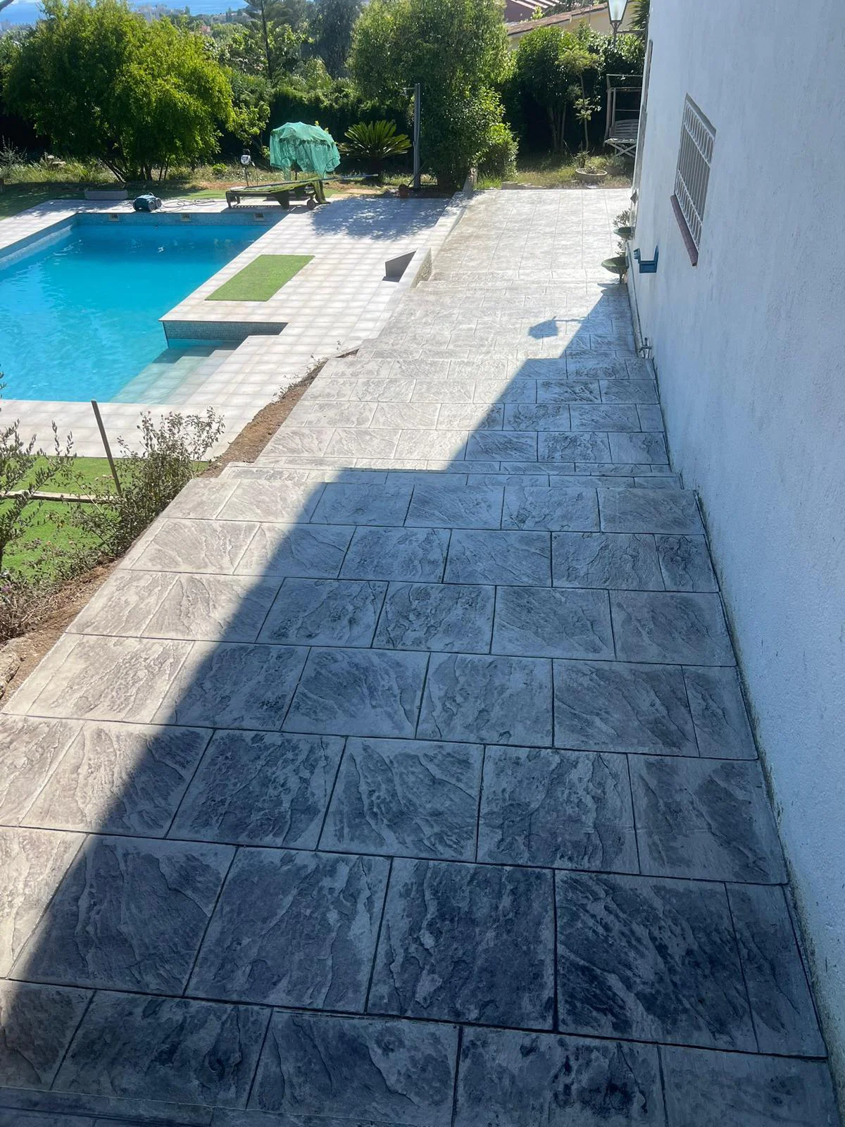 Escaleras de obra revestidas con acabado decorativo