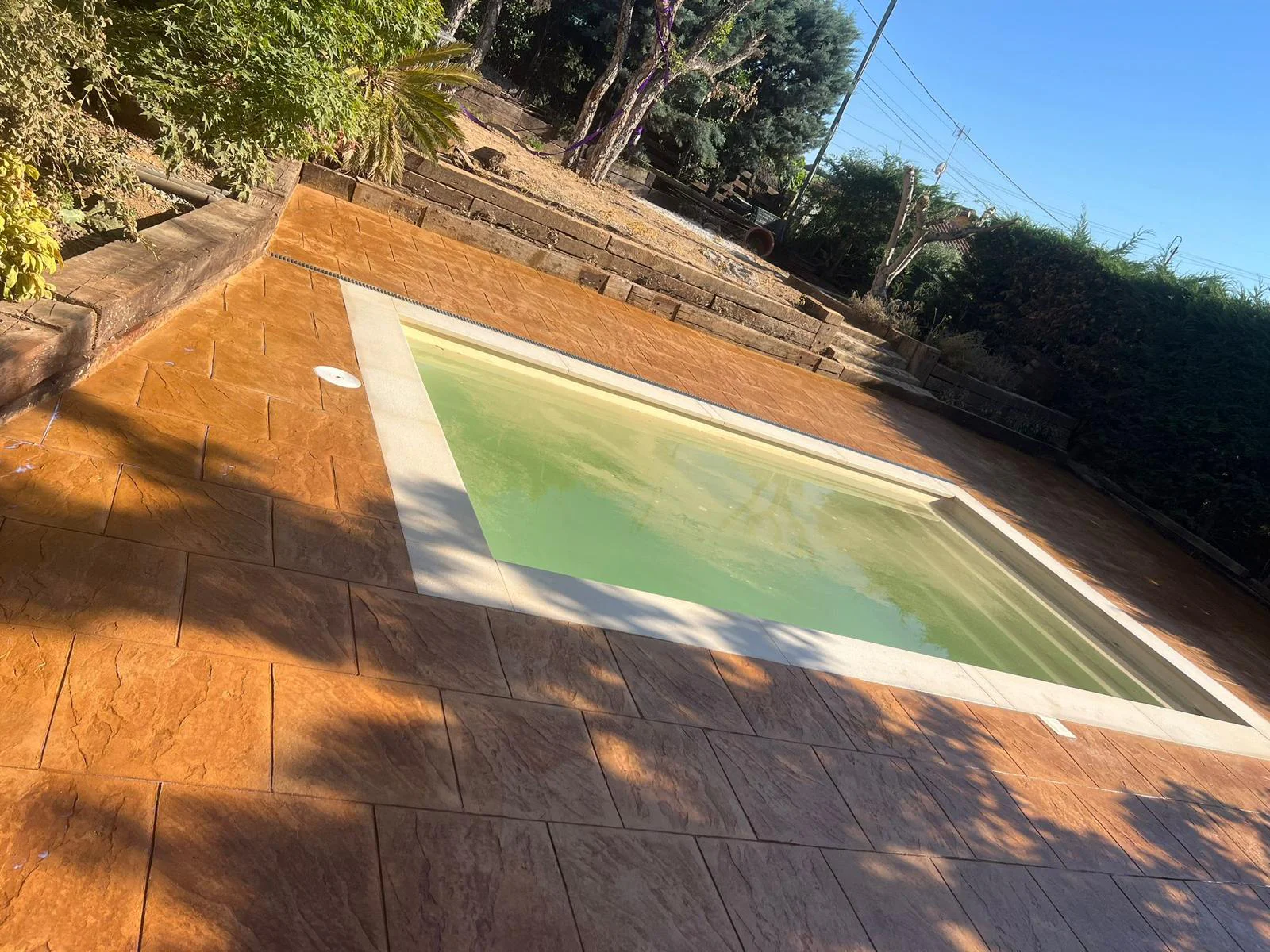 Proyecto de pavimento con evacuación de aguas integrada