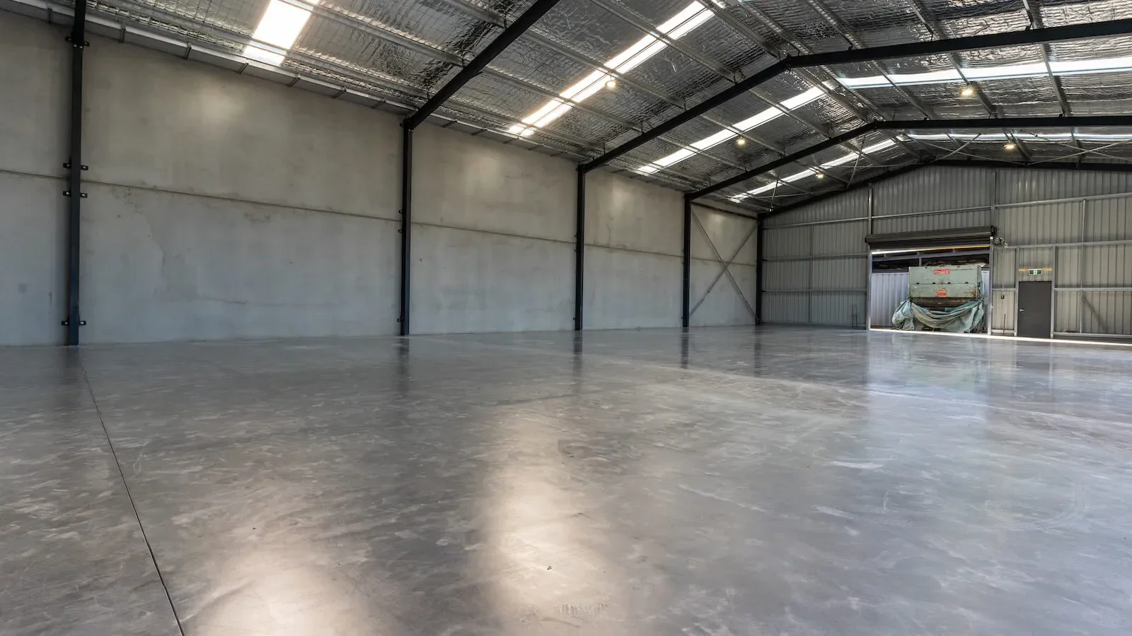 Suelo industrial en nave de almacenaje y distribución